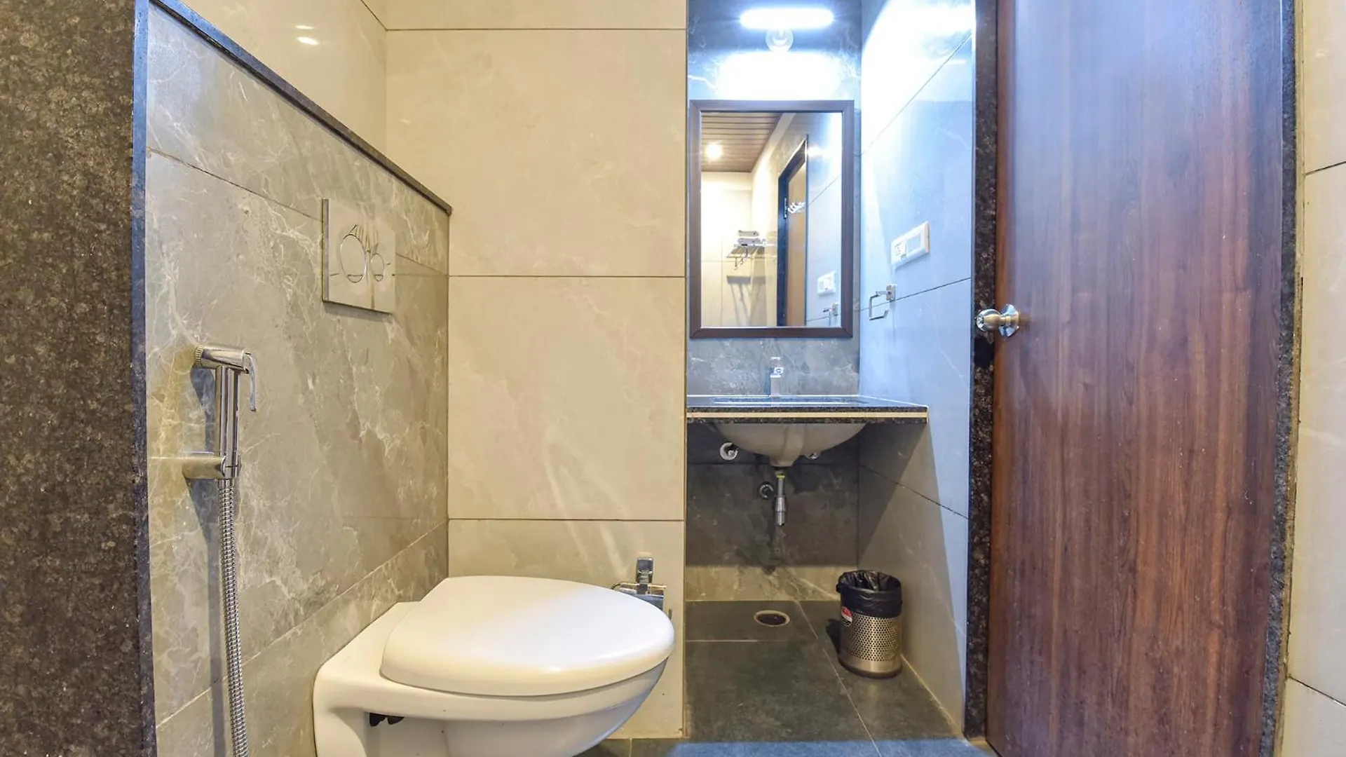 Hotel Fabhotel Prime Amantra Udaipur